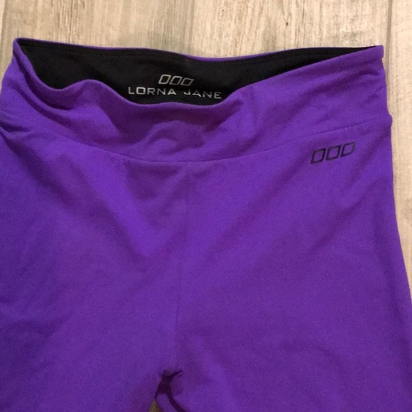Lorna Jane Reversible Black/Purple crop leggings - Picture 2 of 10